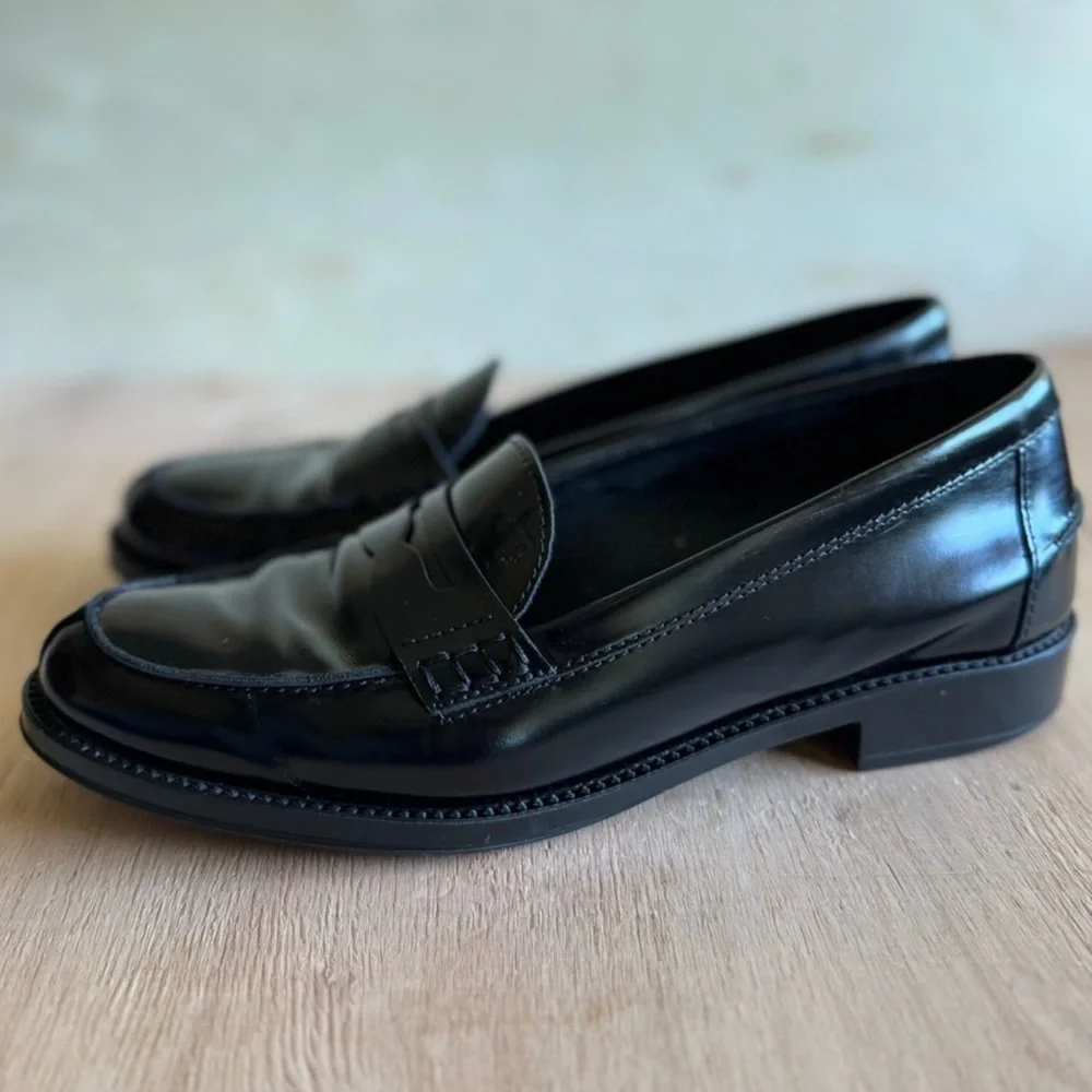 TOD'S Black Leather Loafers SZ 5.5 Gently Used - Picture 5 of 9
